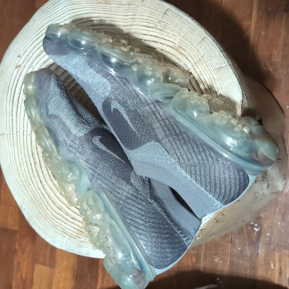 Nike women's Size 10.5 COOL GREY/WOLF GREY-HOT PUNCH-WHITE - Picture 8 of 9